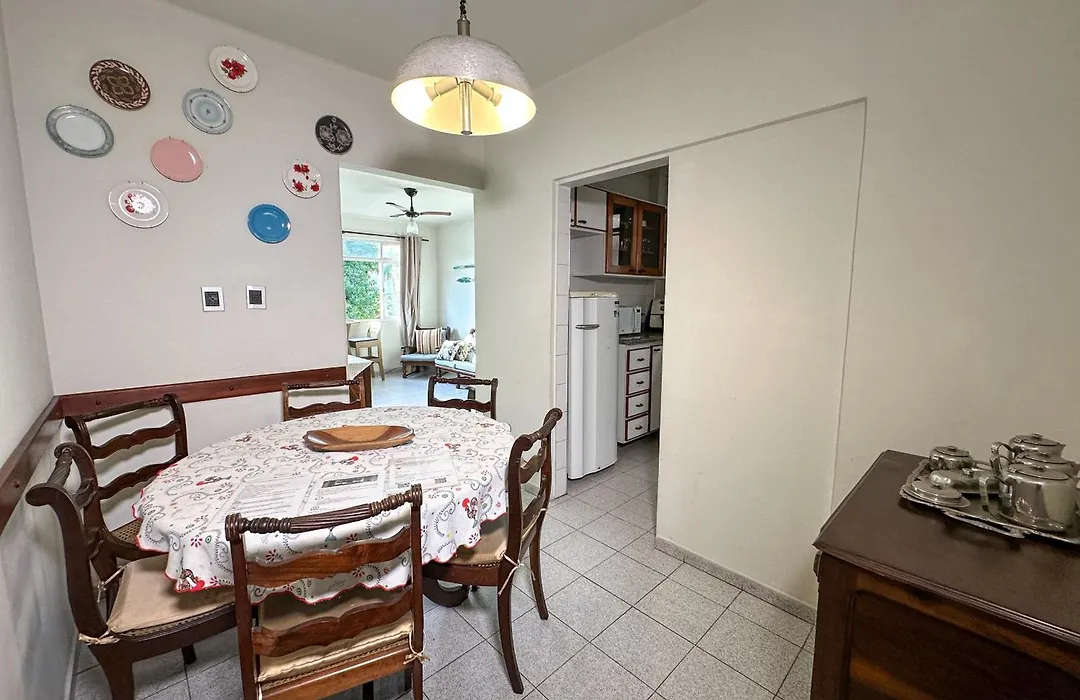 Apartamento com vista pro mar no Centro de Ubatuba - 1 vaga de garagem carro pequeno e médio porte, 2 quartos e cozinha completa-1